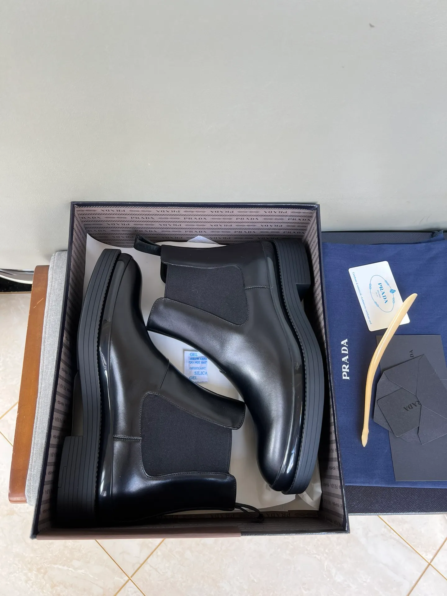 Batch of 1000💰Exclusive hot-selling new Prada Chelsea thick-soled men's shoes, naked boots, imported calf leather on the surface, cow leather on the lining, the outsole is made of private model TPU material, the frosted effect is consistent with the original version, 39-44 in stock (38, 45 custom-made, non-refundable)